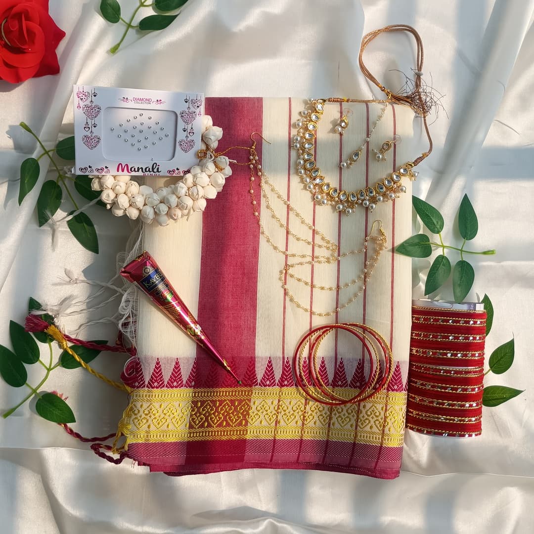 অফ-হোয়াইট শাড়ি কম্বো